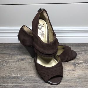 Seychelles Brown Suede Pumps
